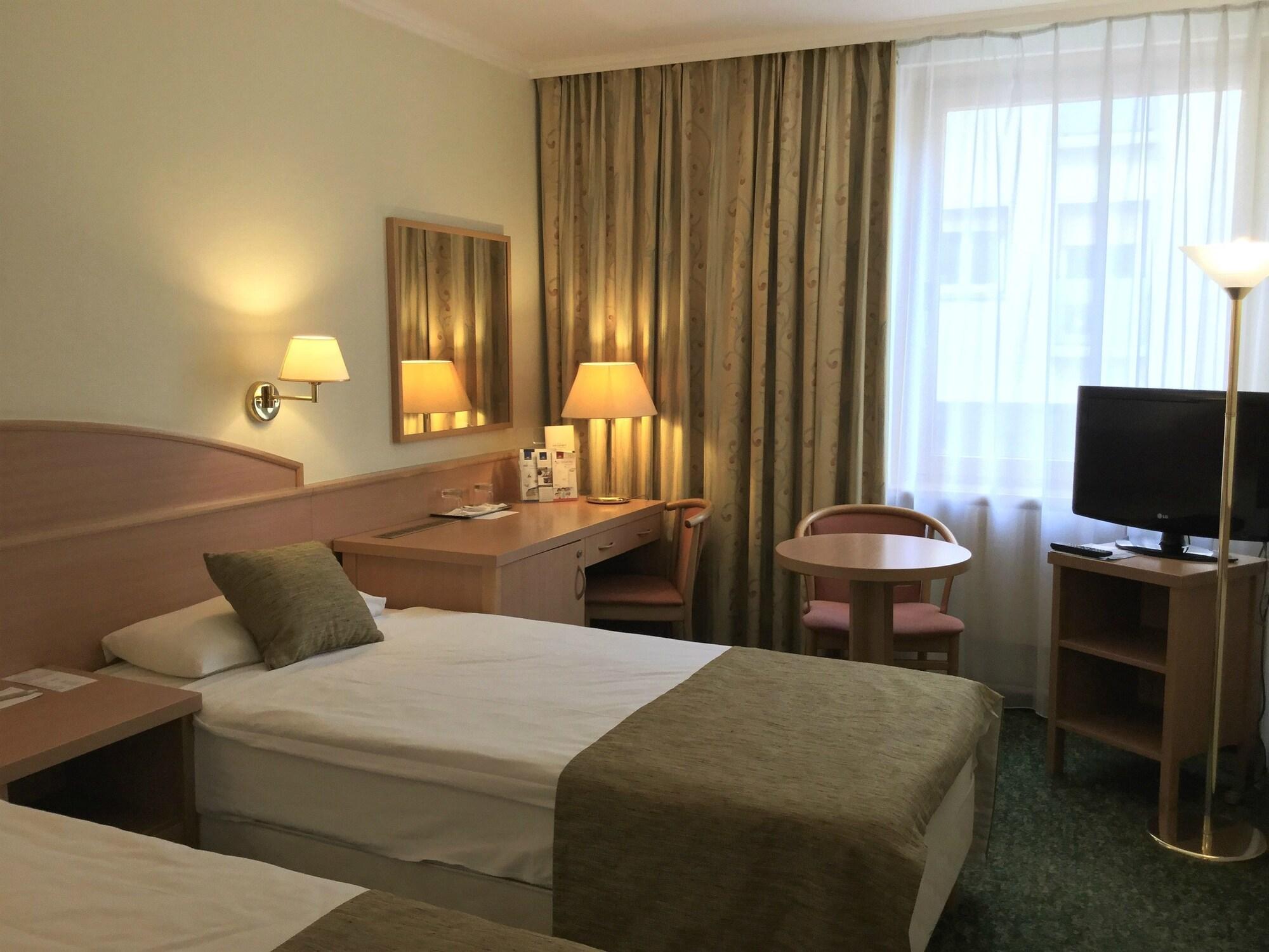 Danubius Hotel Erzsebet City Center Budapeste Exterior foto
